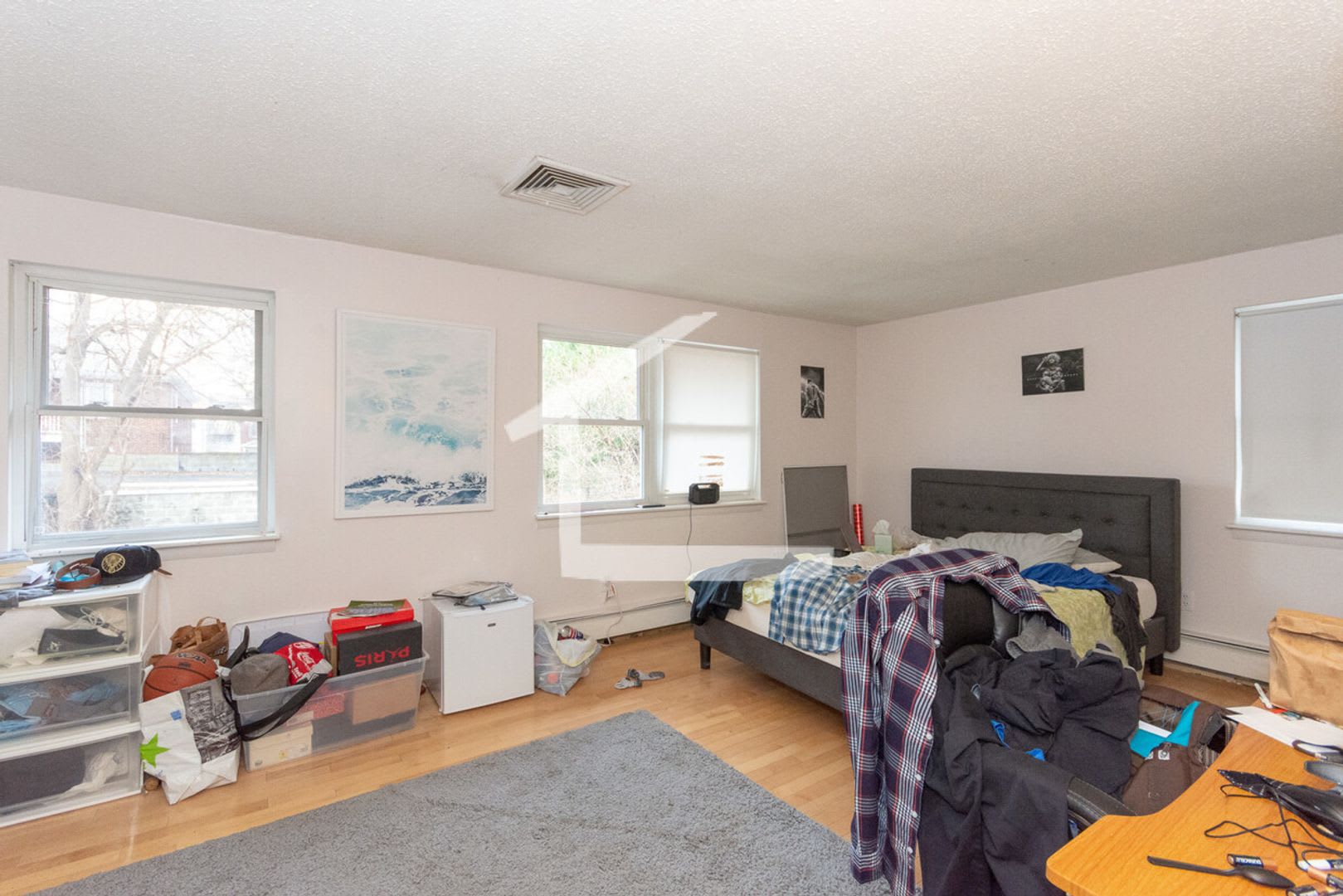 Near Bu Massive Single Family Home Over 3000 Sq Ft And Laundry In Unit – photo 2