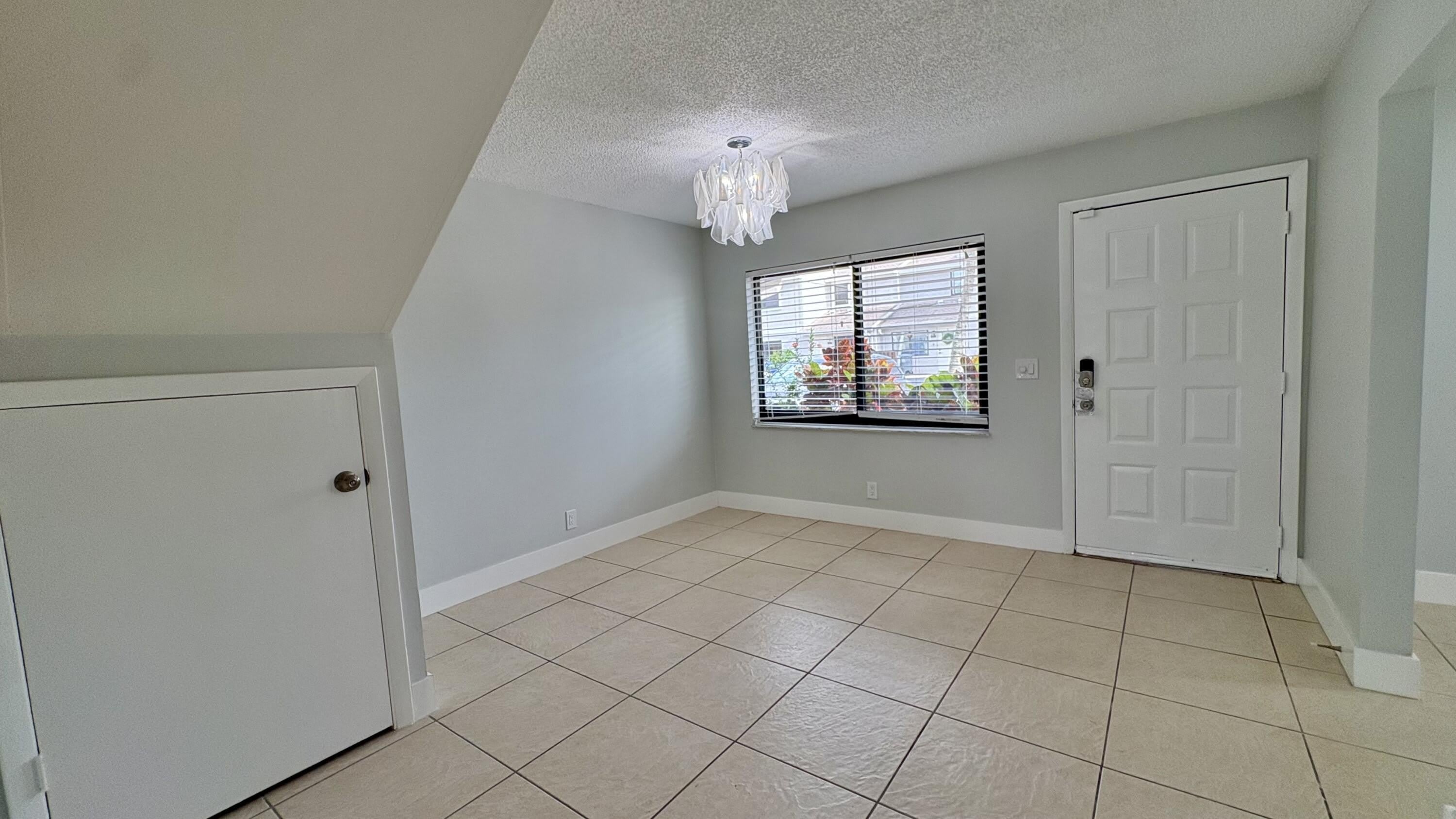 5325 TENNIS Lane – photo 2