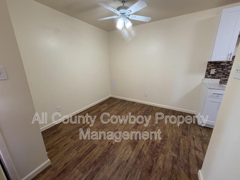 1015 E 8Th St – photo 5