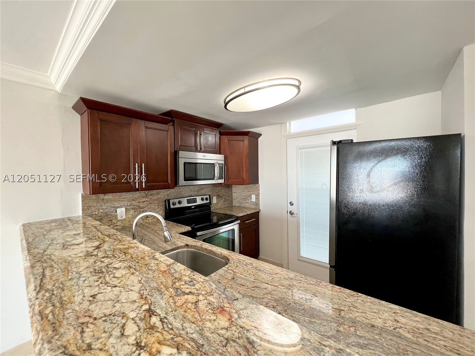 1045 10th St – photo 3