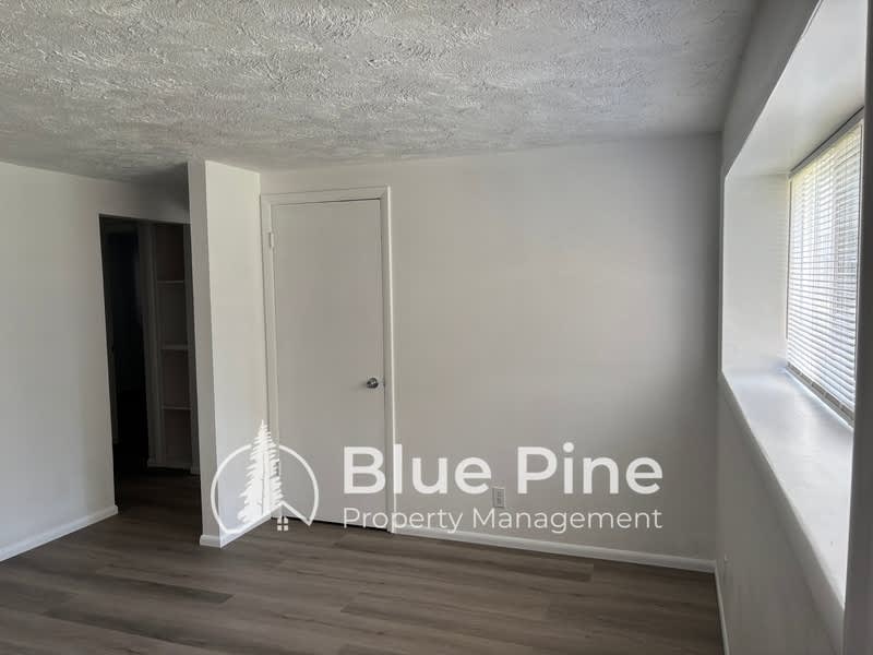 411 Gladstone Street – photo 3