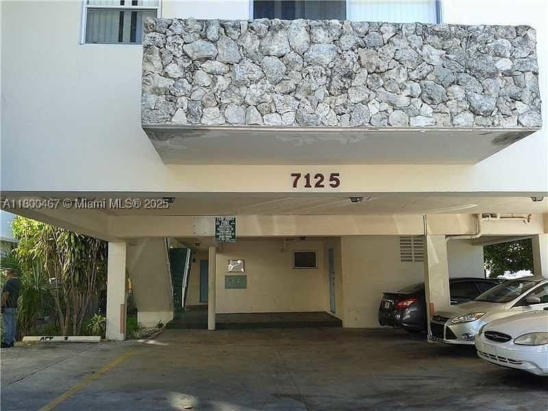 7125 Dickens Ave – photo 1