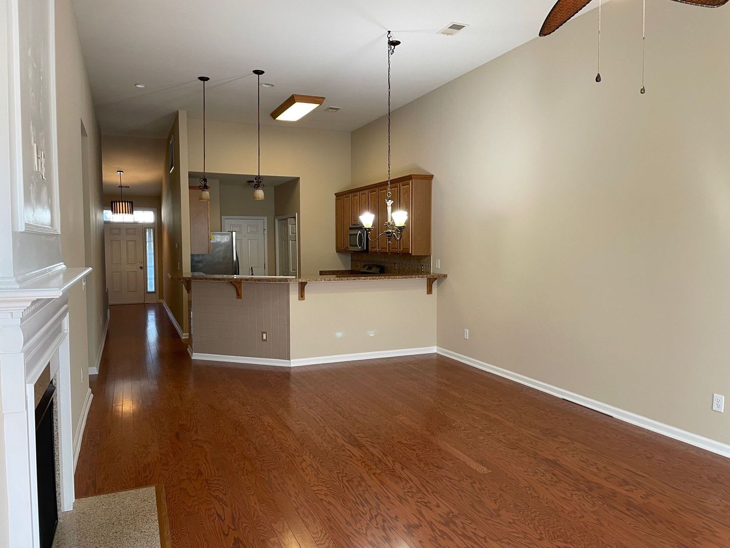 Very nice 4 bedroom/3 bath condo in Tuscany with fireplace, enclosed patio, 1 car garage – photo 2