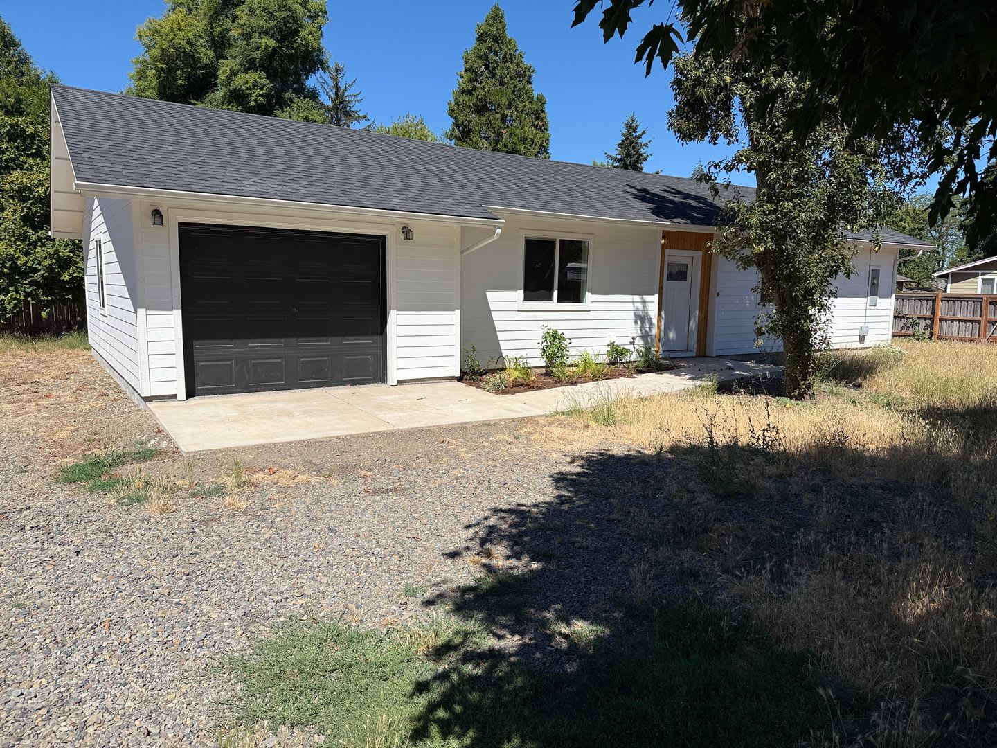 Updated 3-bedroom, 2 bath house in Eugene! – photo 2