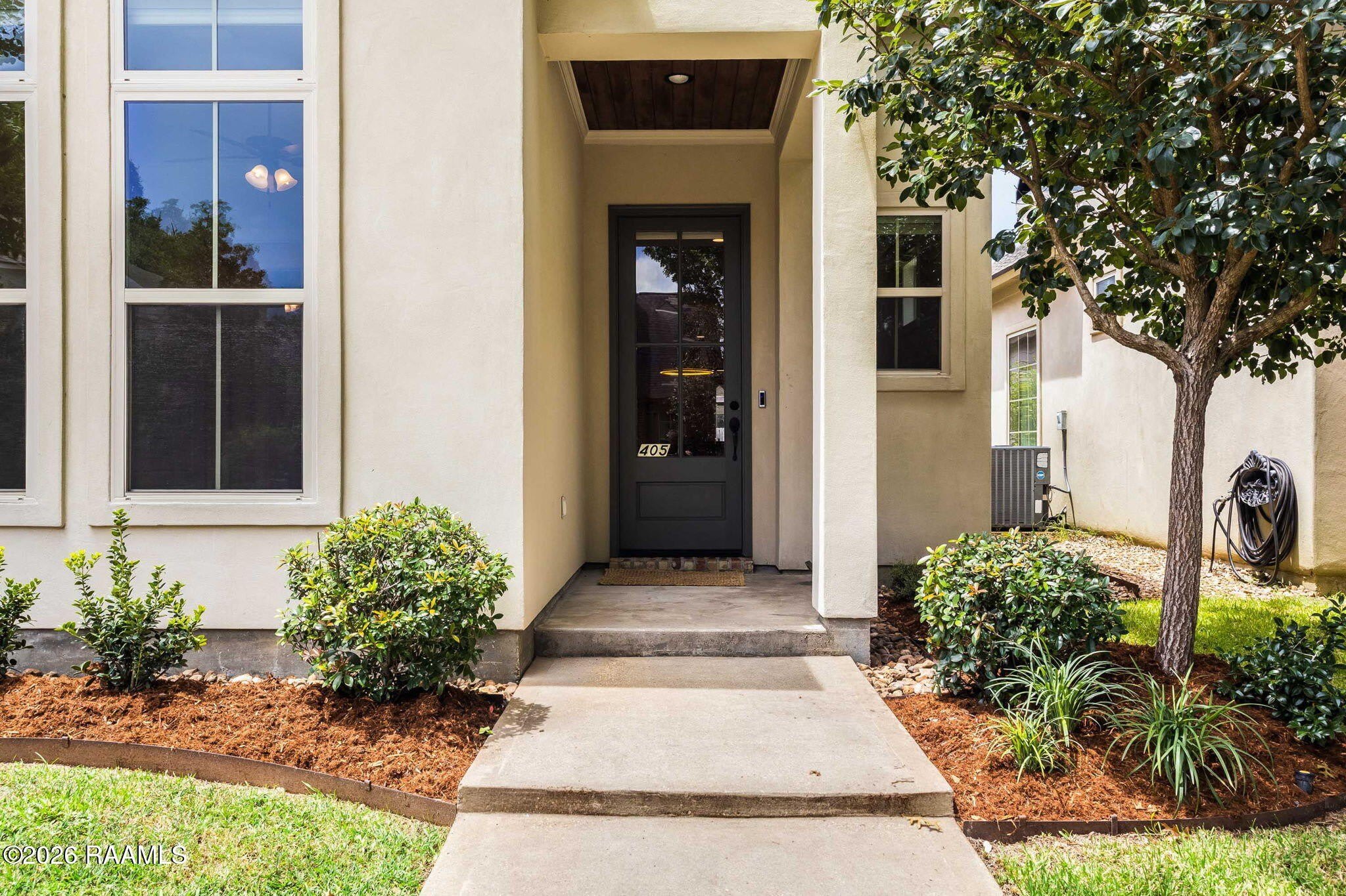 405 S Montauban Drive – photo 2