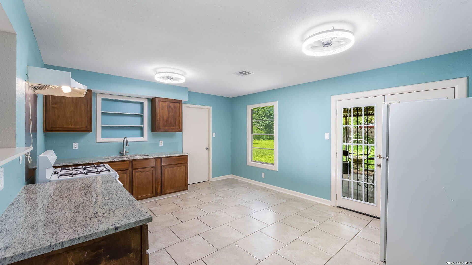 923 Whitman – photo 4