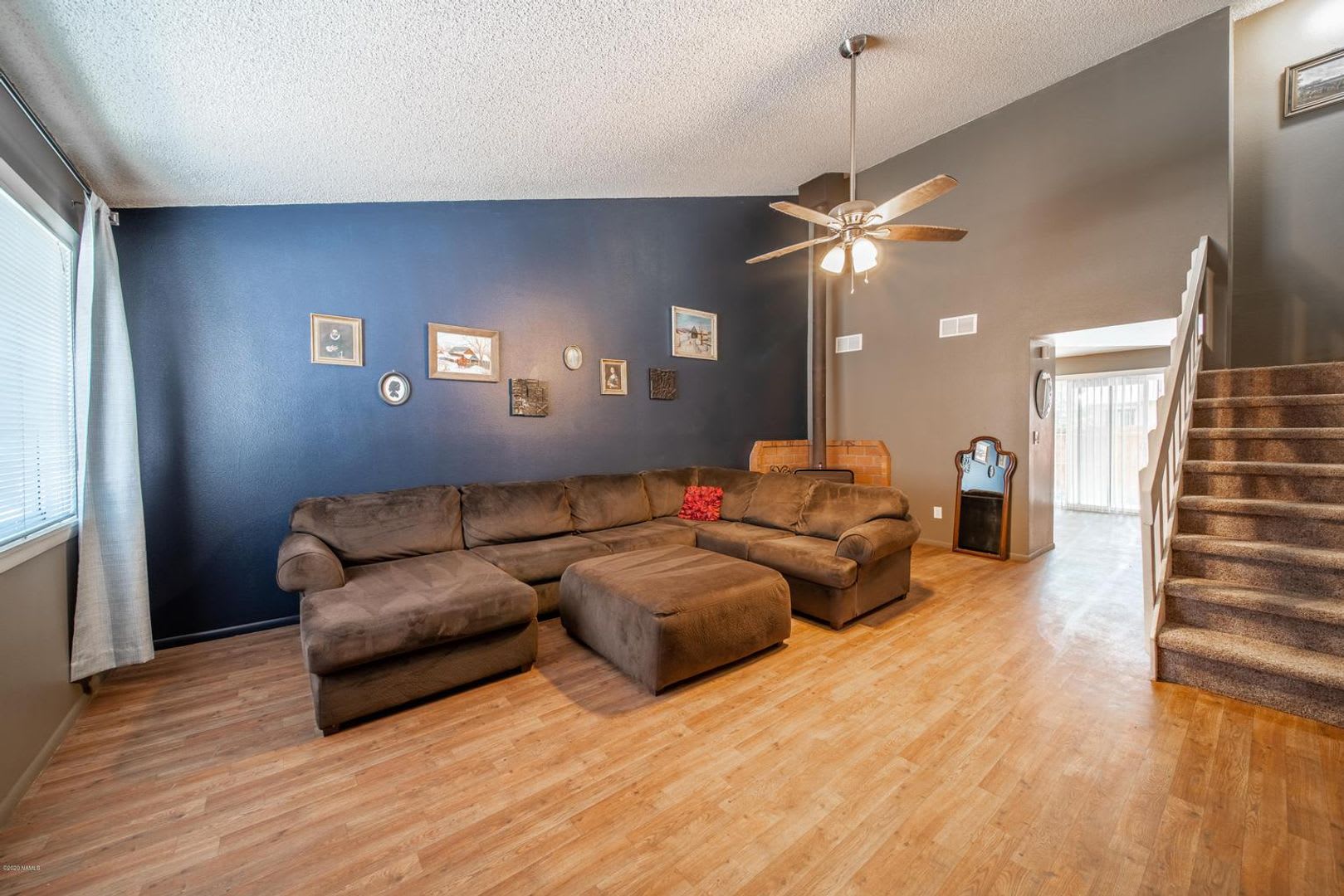 3 Bed 2 5 Bath Greenlaw Townhouse W 2 Car Garage Mountain Views Students Pets Ok Avail Aug 10Th – photo 2