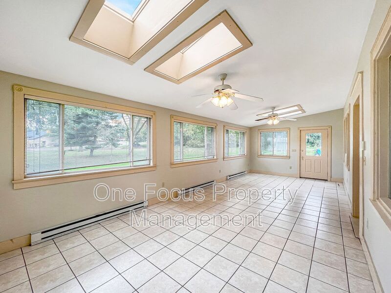 25 N Glenbrook Ave. – photo 2