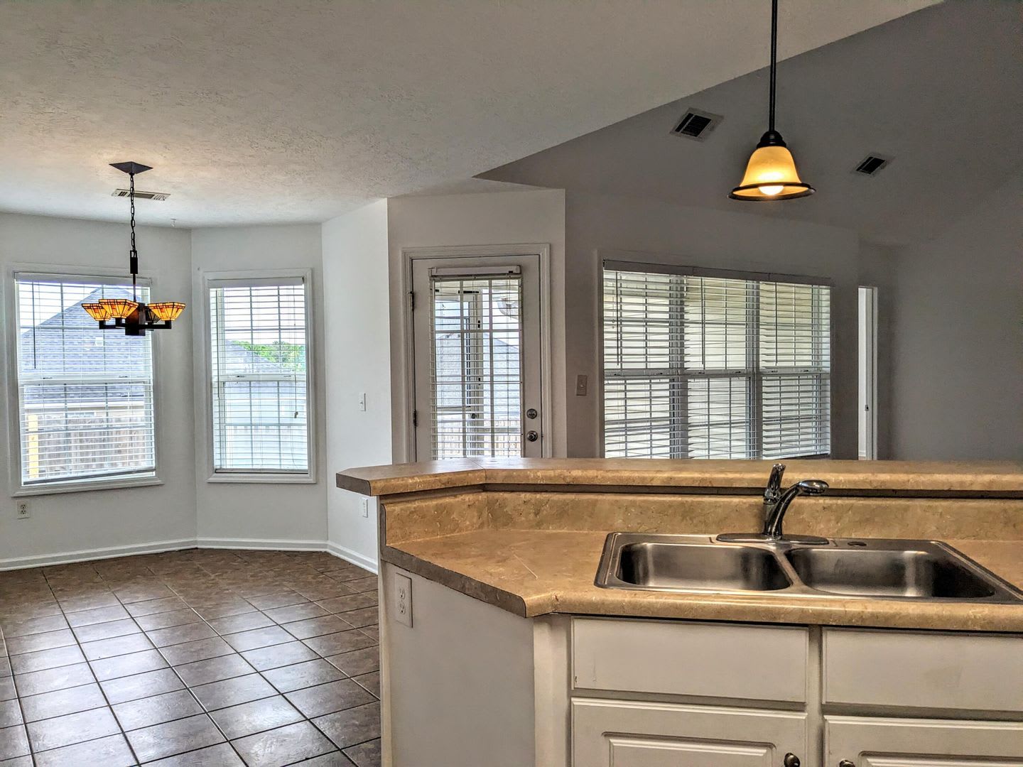 Home For Rent – photo 3
