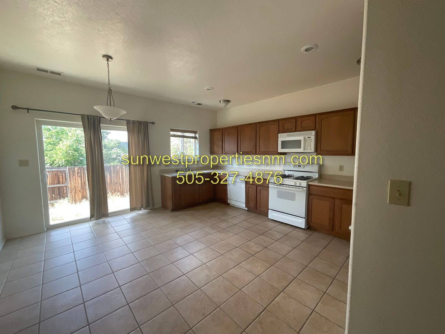2 Bedroom 1 Bath 1 Car Garage Condo With Fenced Back Yard – photo 5