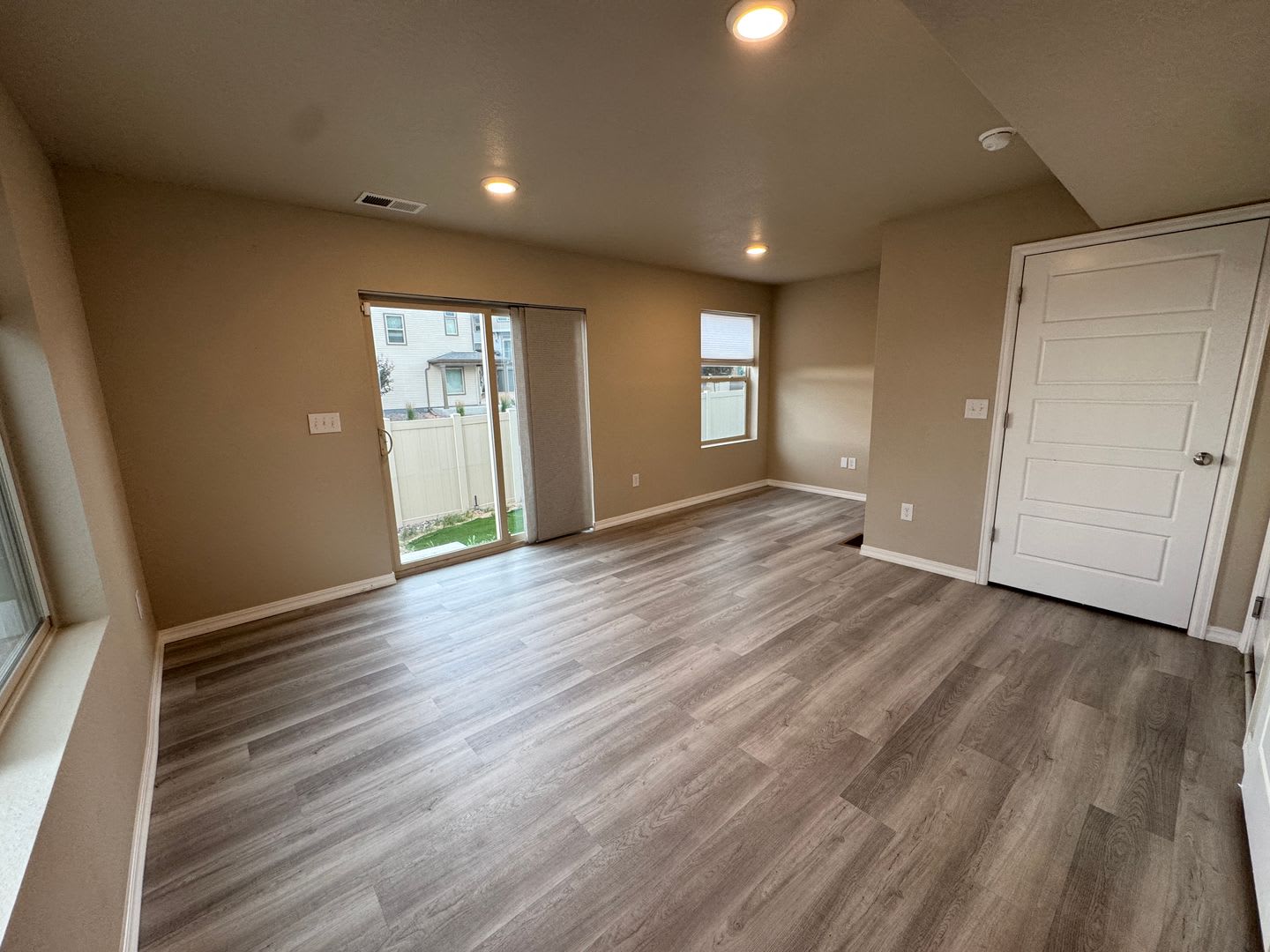 Beautiful 3-Bedroom Home in Banning Lewis Ranch! – photo 3