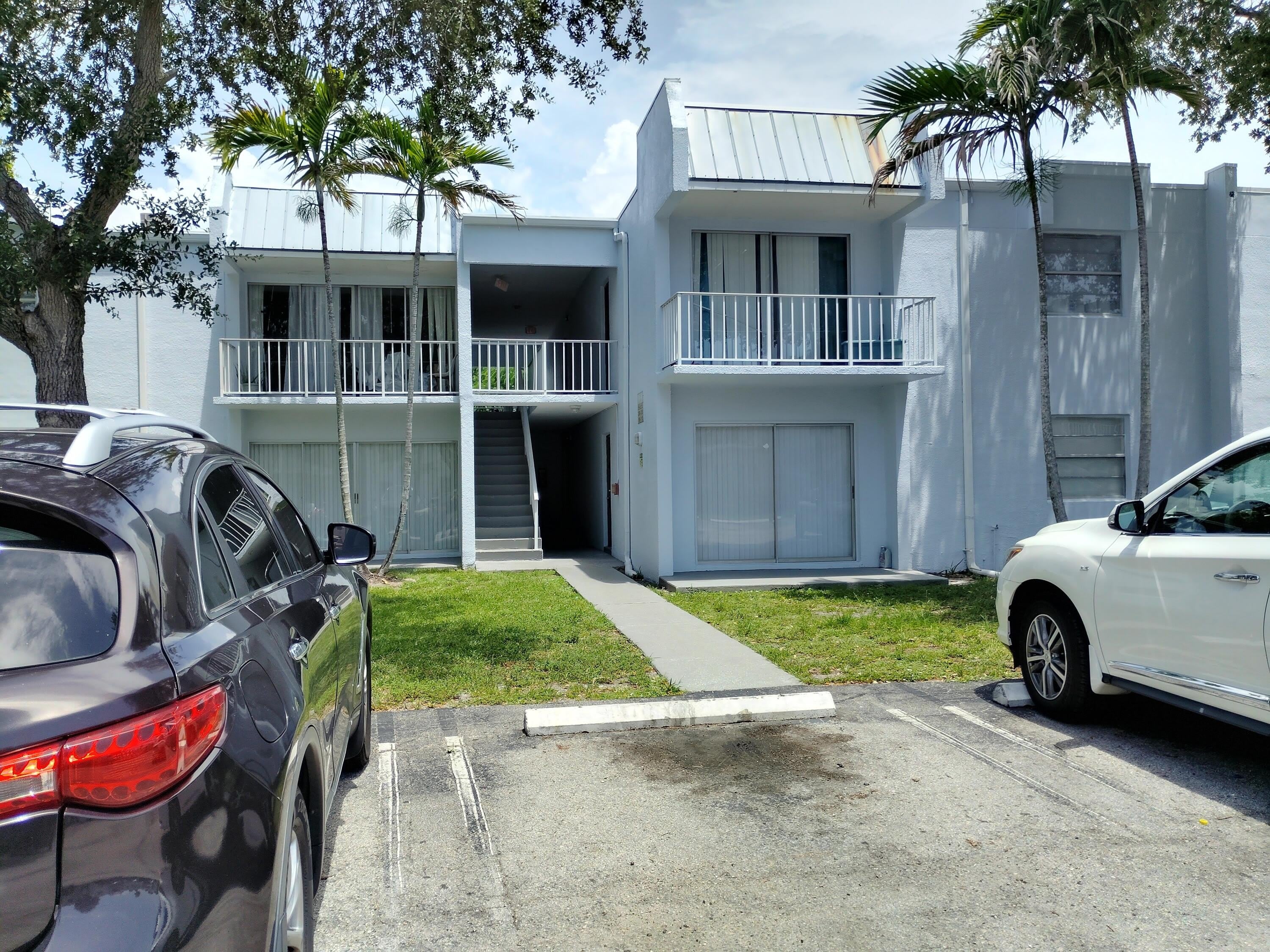 407 EXECUTIVE CENTER Drive – photo 1