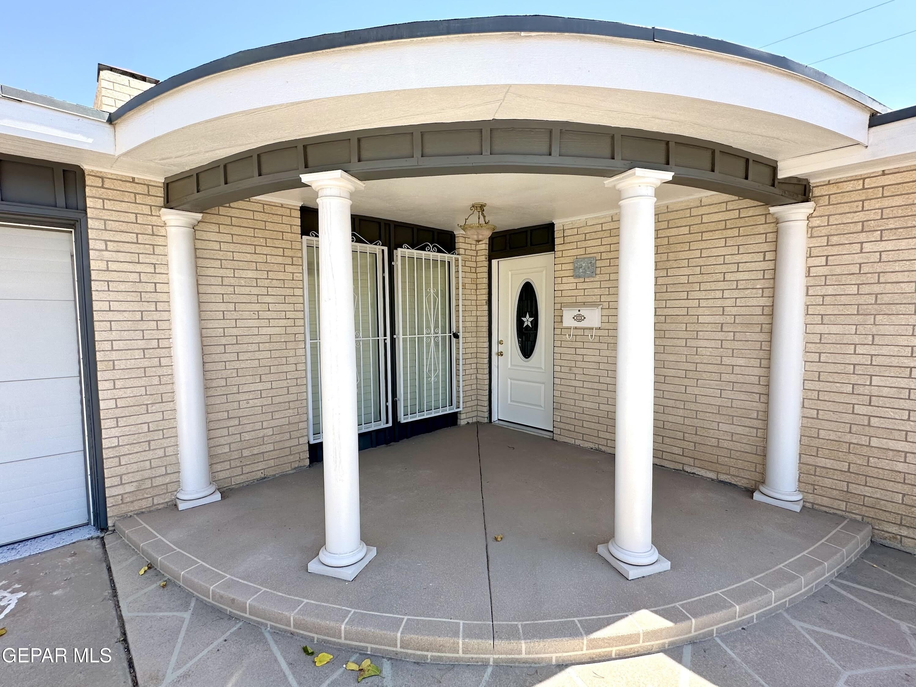10101 Renfrew Drive – photo 1