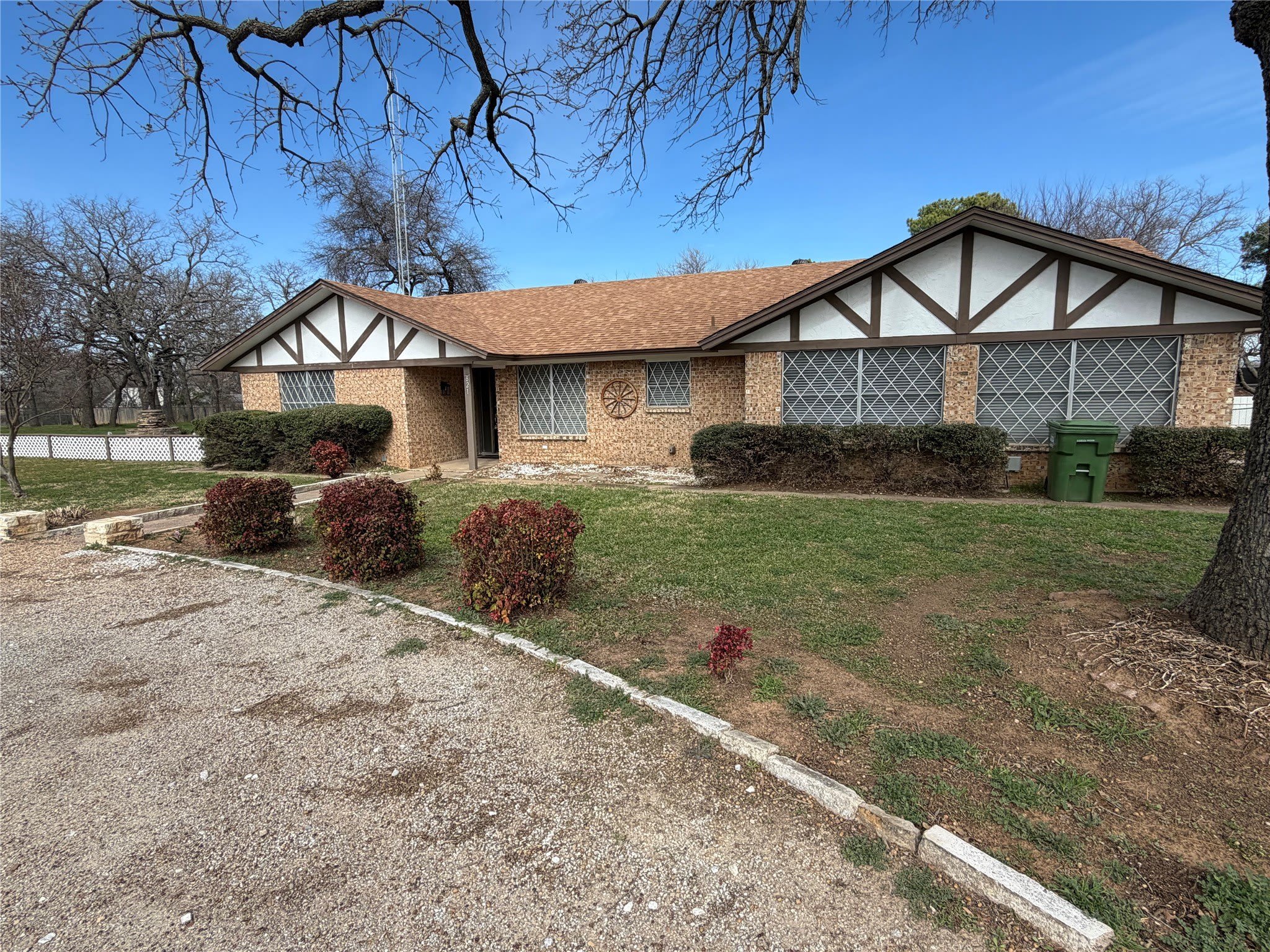 821 E Highway 199 – photo 3