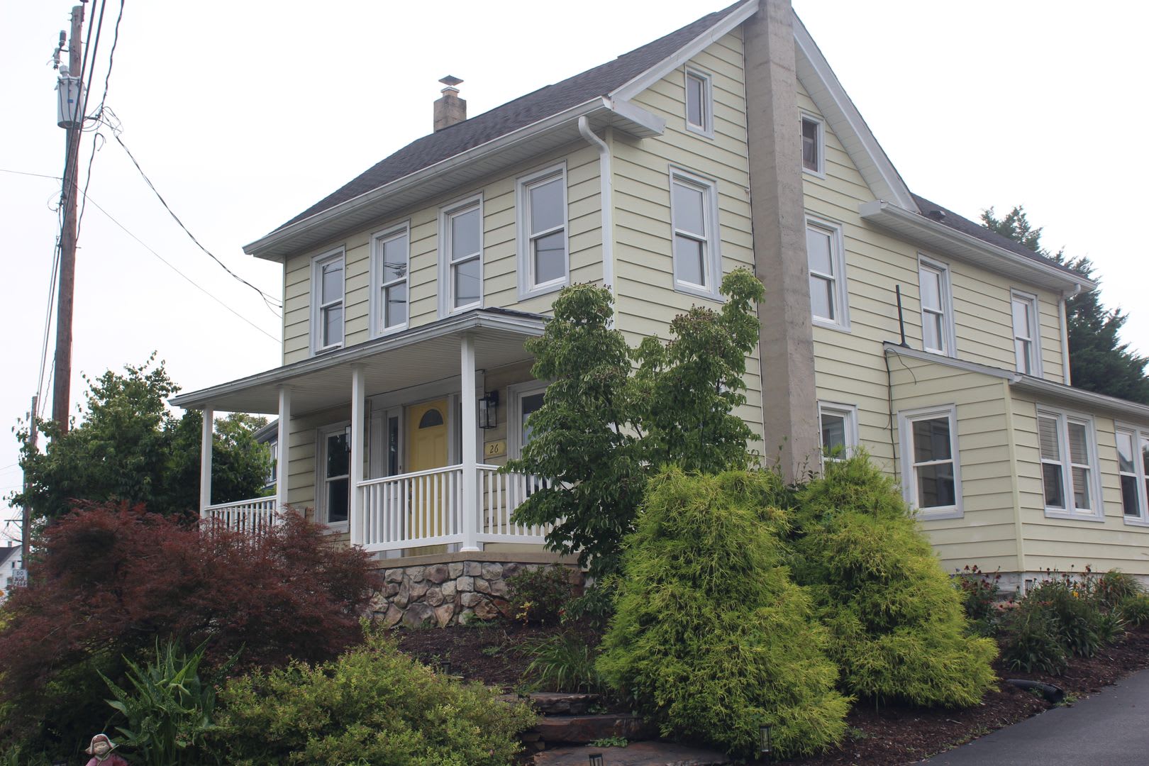 Spacious Stylish 4 Bedroom Home With Modern Amenities Ideal Location – photo 2