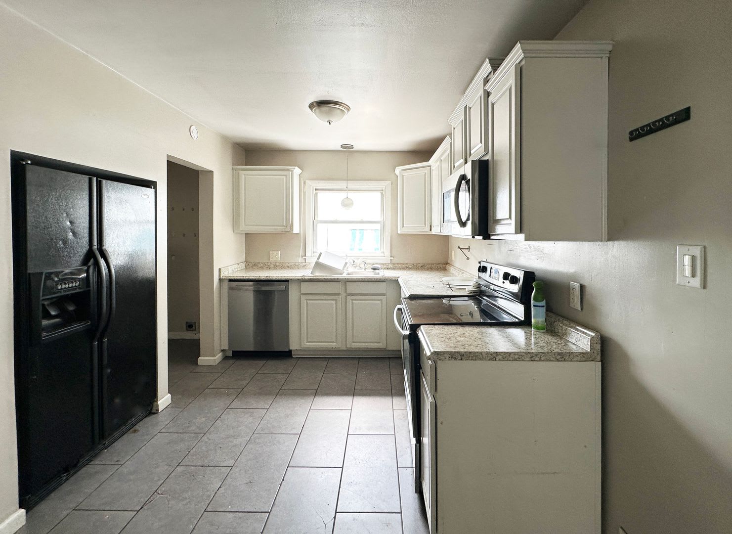 COMING SOON-Lovely Vintage 4 BR Home Near Castlewood Park! Off-Street Parking, Dogs Ok! – photo 3