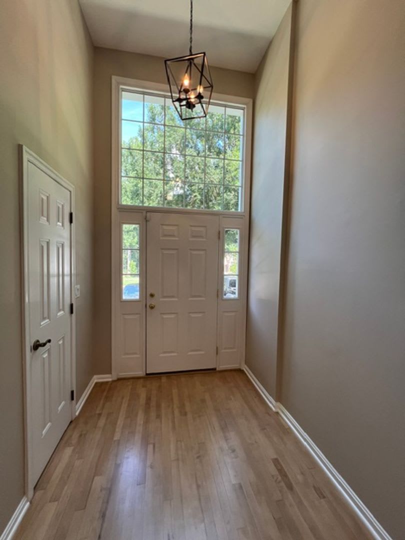 Beautifully updated 4 BR 3.5 bathroom in wonderful community – photo 2