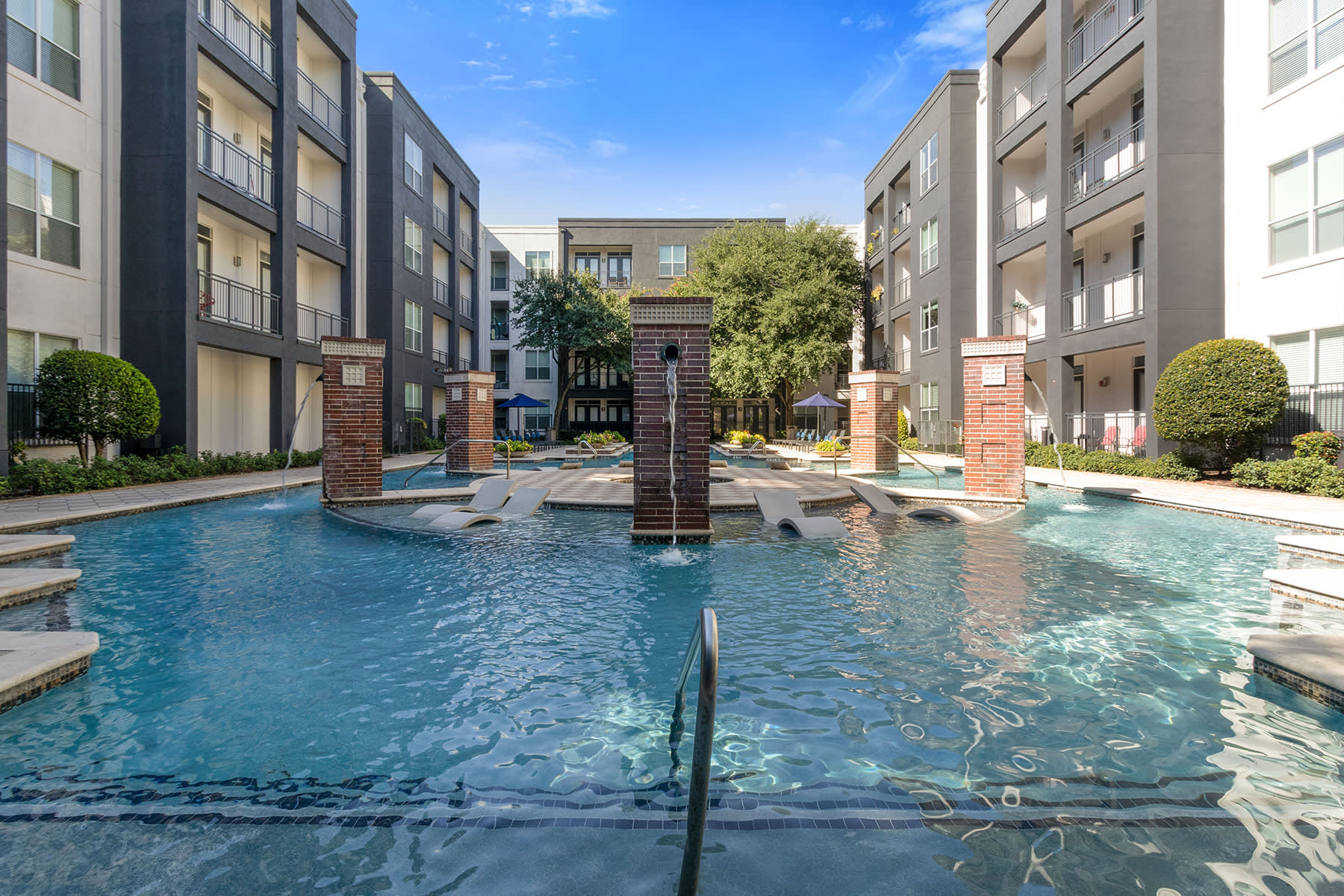 Icon at Ross Apartments – photo 3