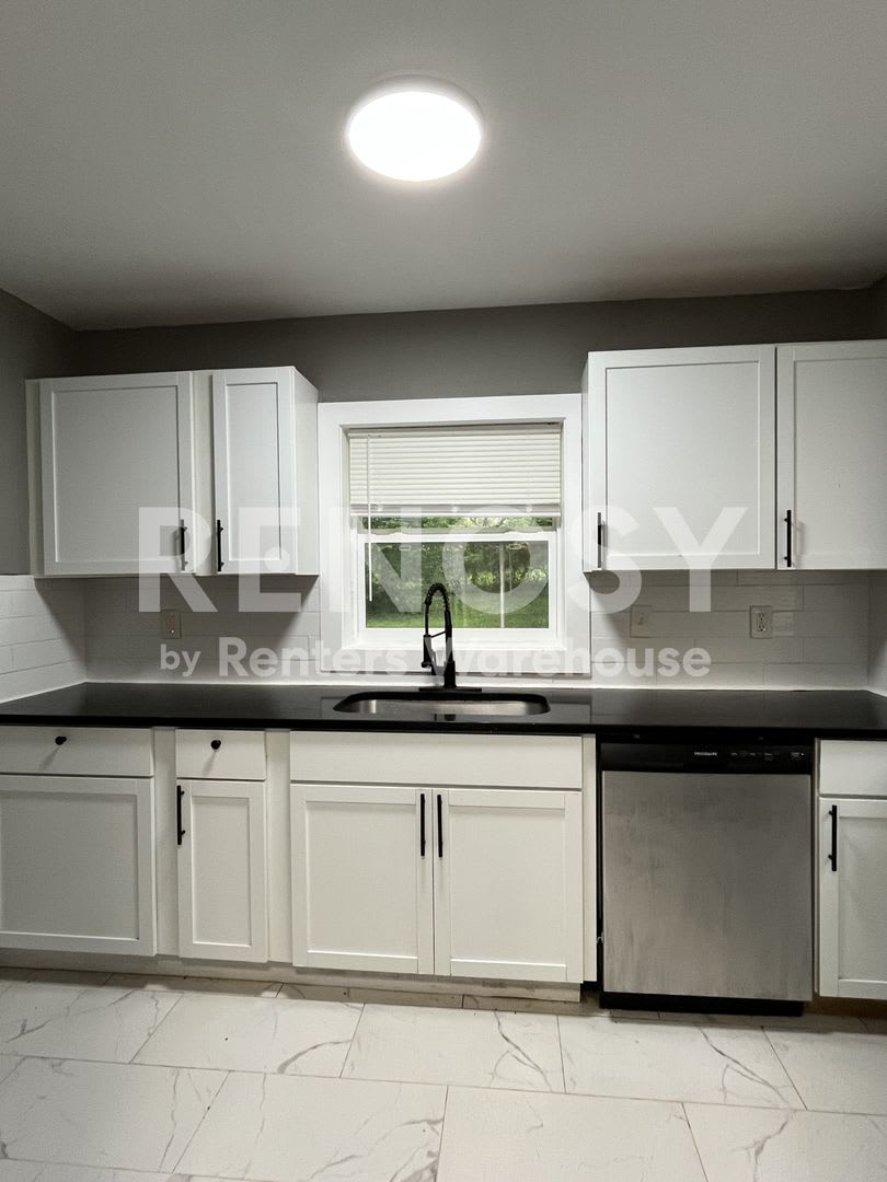 Cozy Rehabbed 4 Bed, 2 Bath Ranch Home with New Appliances – photo 3