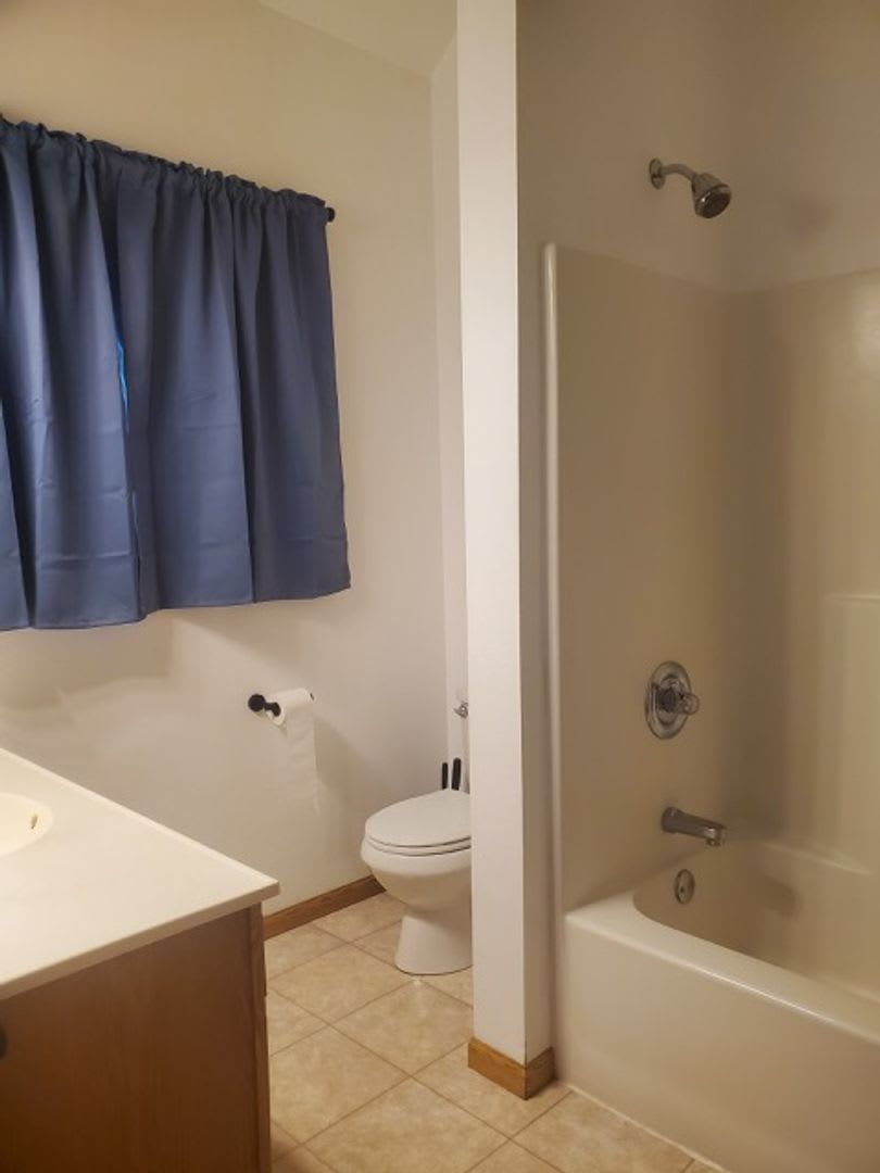 2 Bed, 1 Bath Cabin – photo 5