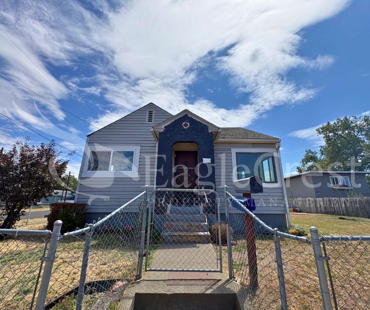 Charming 2-Bedroom Home with Modern Finishes & Open Yard – photo 2