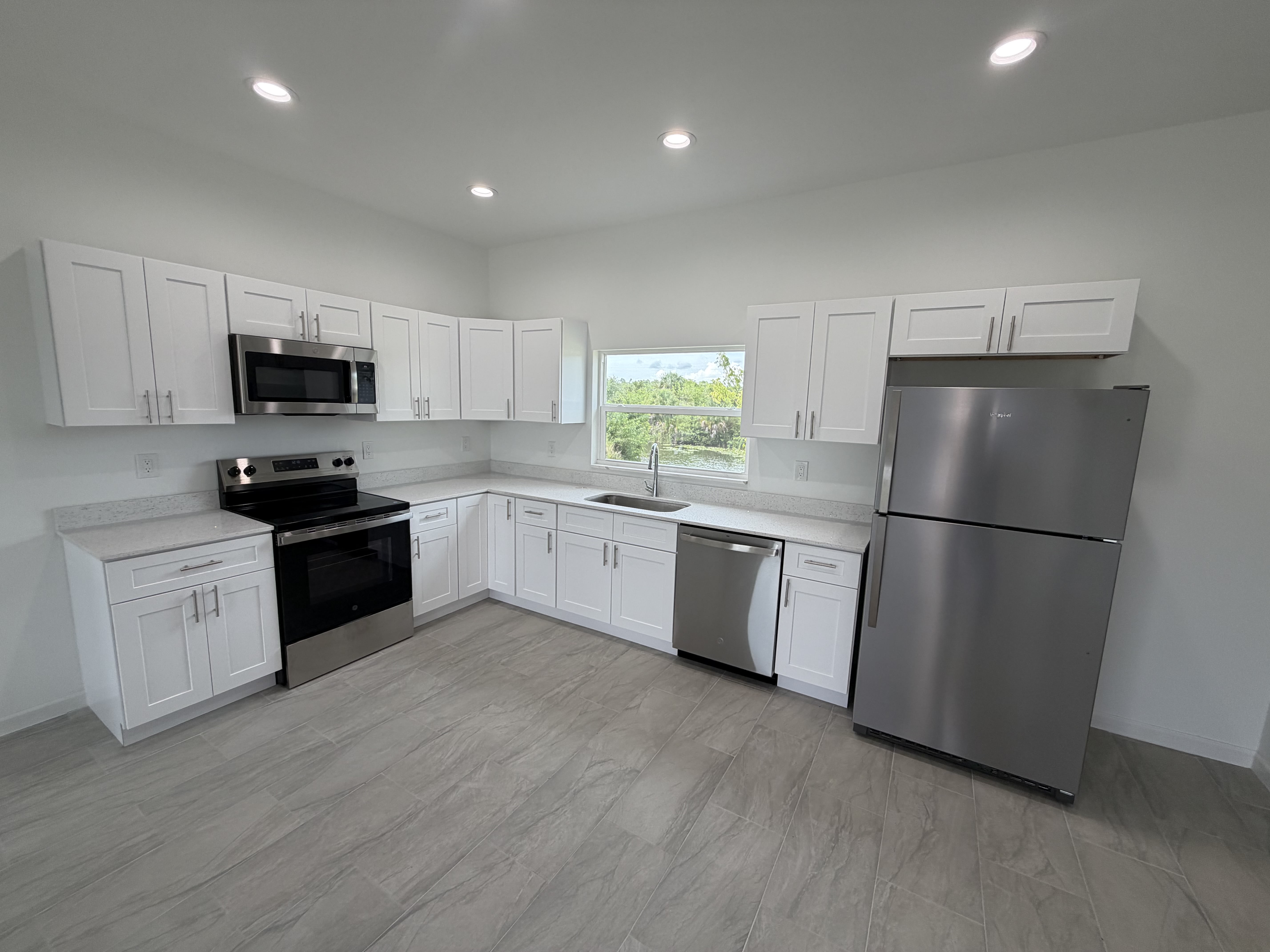 1409 Ne 23rd St – photo 5