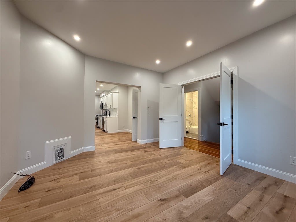 16 Willow Ave – photo 3
