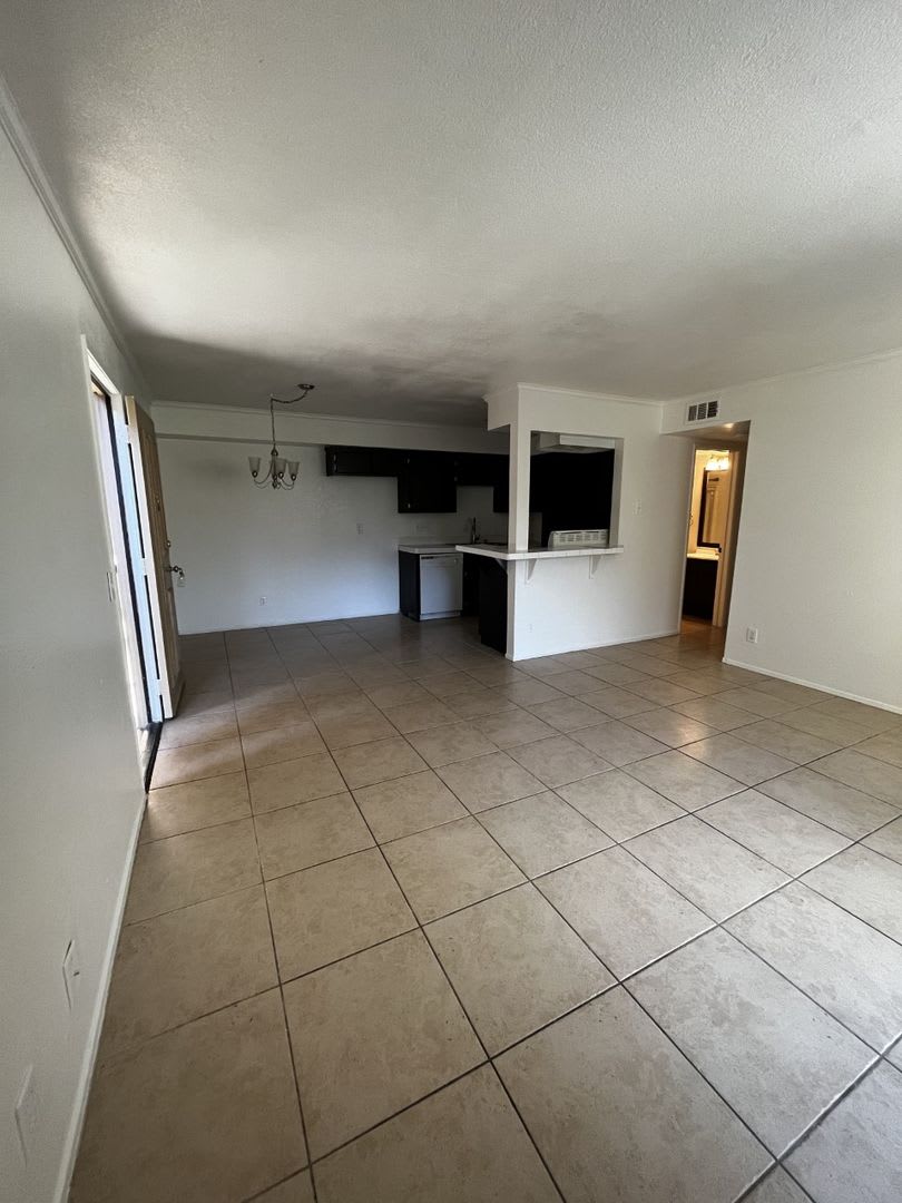 AVAILABLE NOW $200 off First Month Rent – photo 3