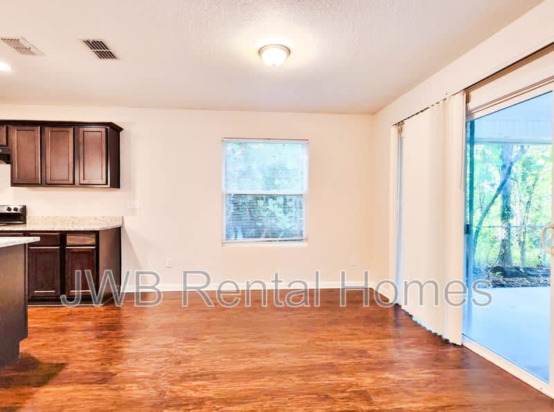 2048 Sheridan St – photo 4