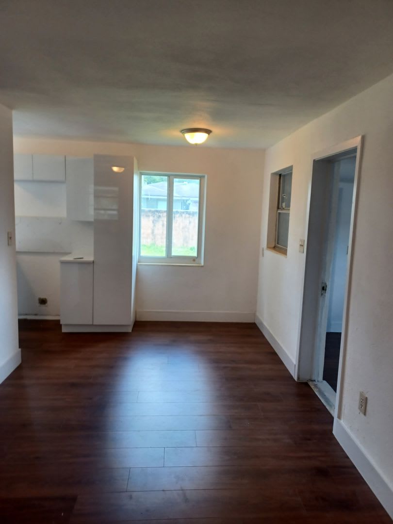 500 Off First Months Rent Coming Soon Remodeled 3 Bedroom 1 Bathroom Large Fenced Yard – photo 4