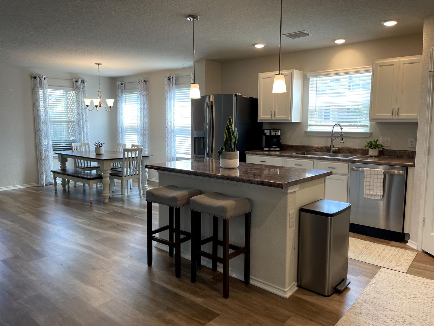 Spacious Two Story Home With Charming Features And Community Amenities – photo 5