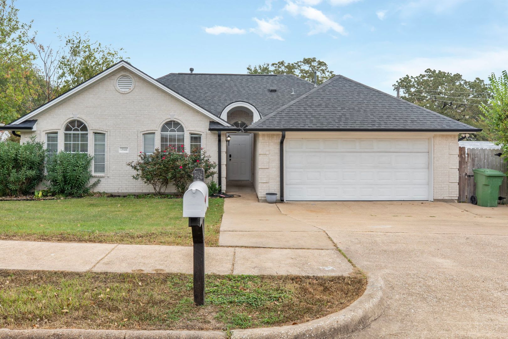 MAY MOVE IN! 3 Bed, 2 Bath Home in Bryan Available Now! – photo 1