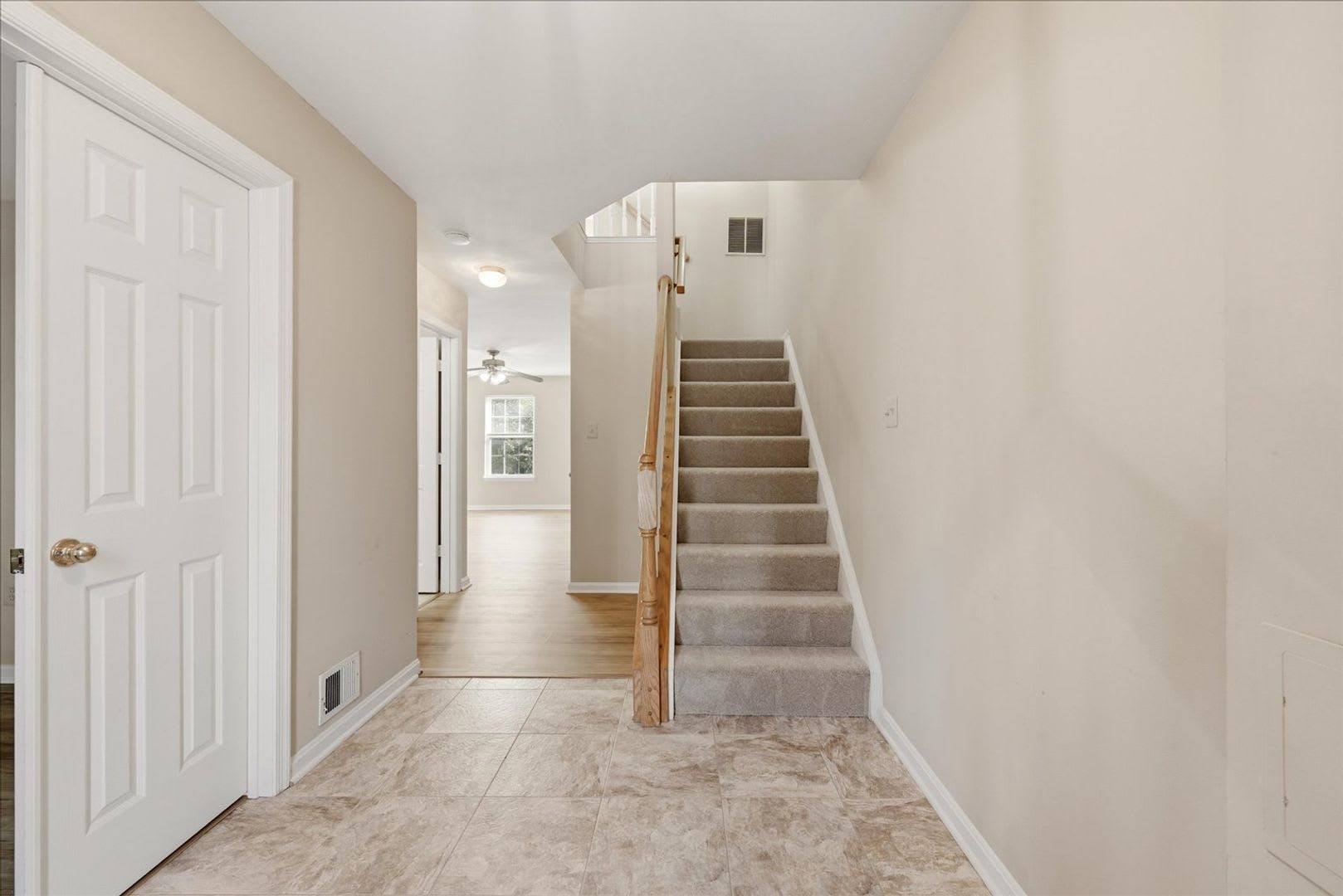 Fantastic Townhome in Sterling! – photo 2