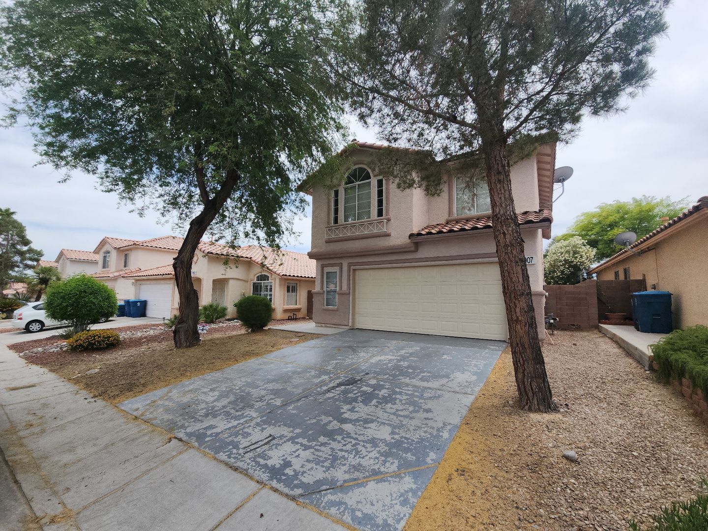 Two story in well established Las Vegas neighborhood – photo 2