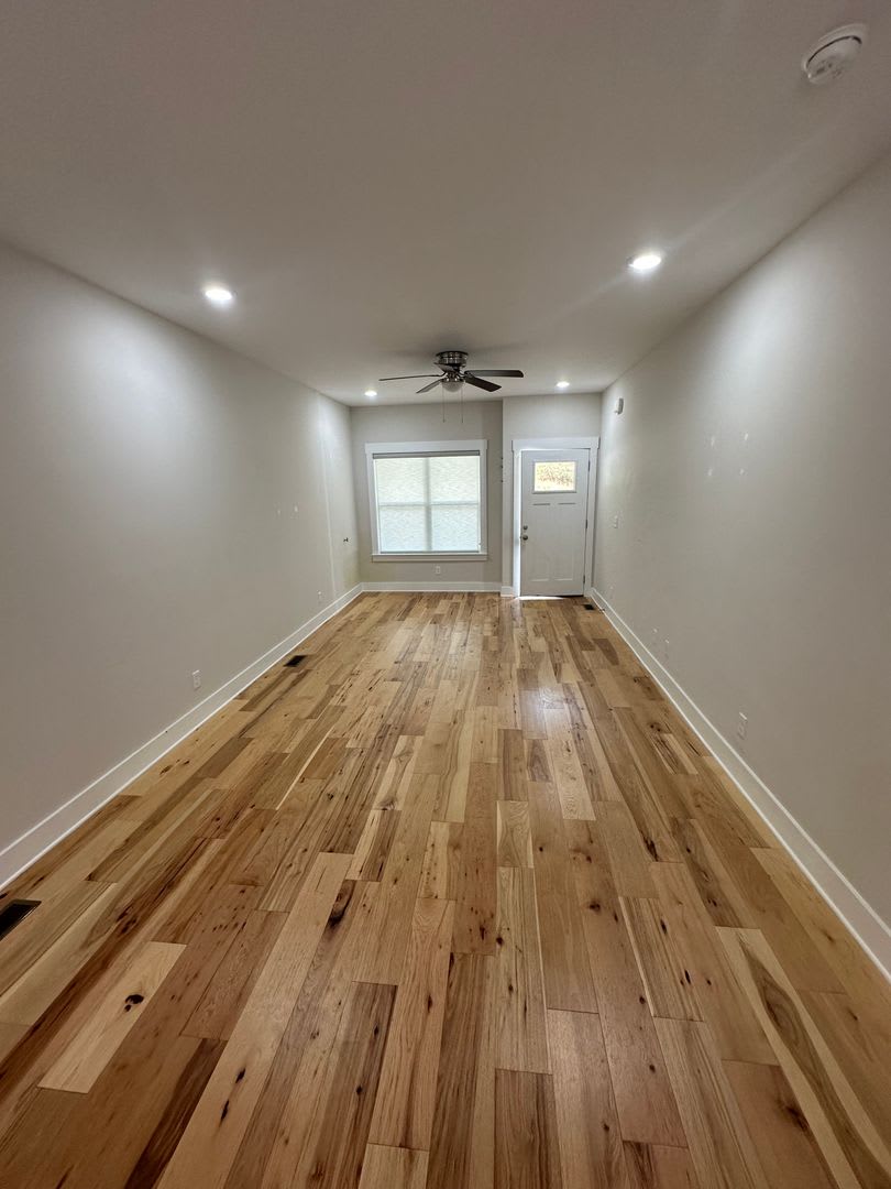 3 beds, 2.5 baths, backyard, 1 car garage! – photo 3