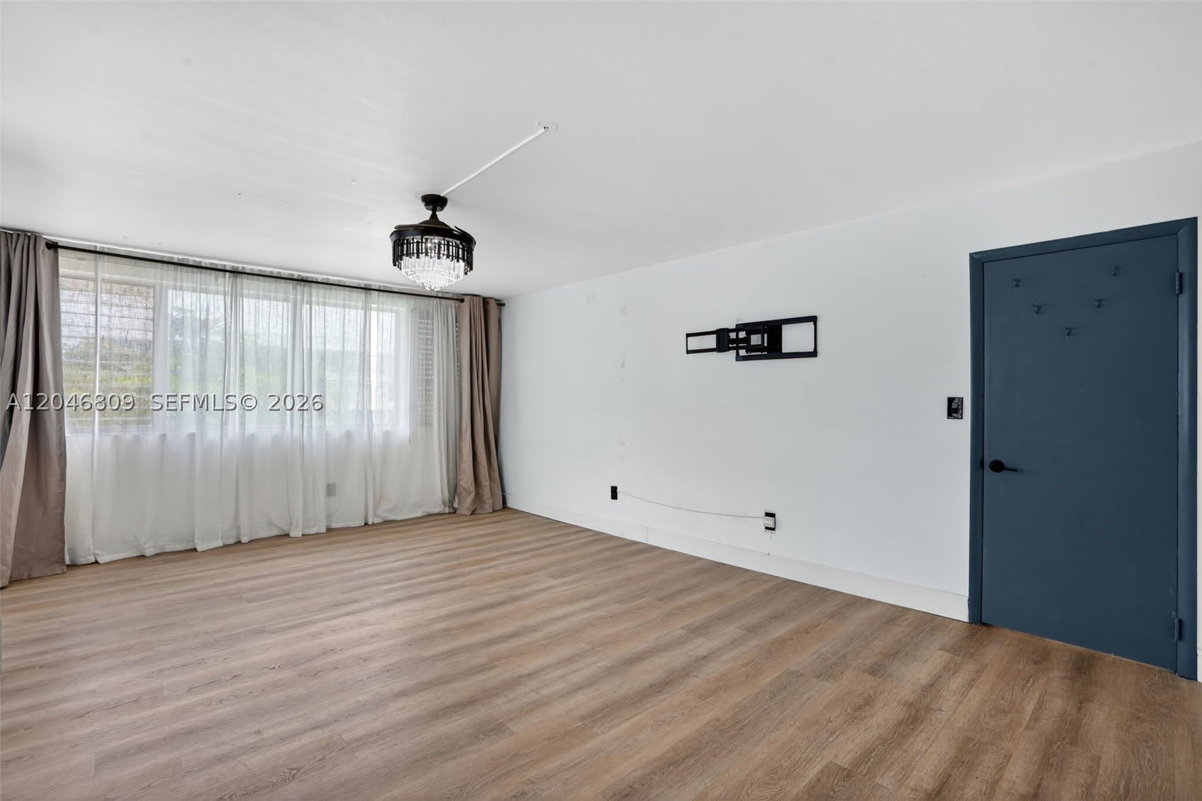 10240 Collins Ave – photo 5