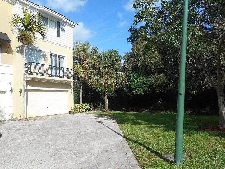 520 NW 39TH Circle – photo 2