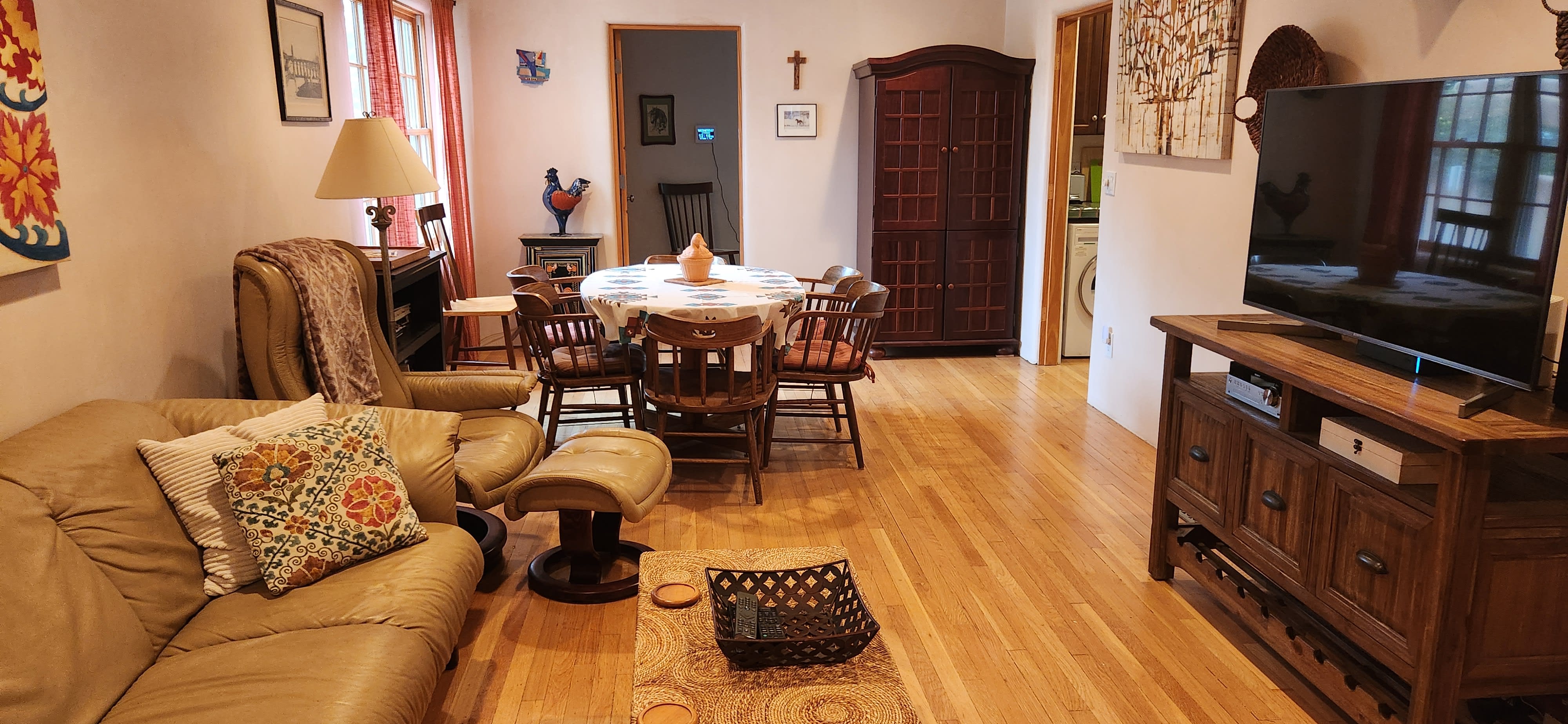 341 Bishops Lodge Road – photo 4