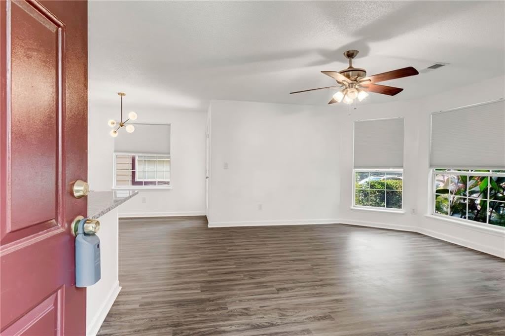 1004 Sandy Lane Drive – photo 3