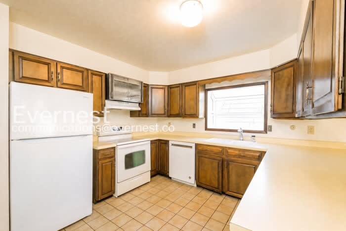 2810 1/2 Cordry Court – photo 3