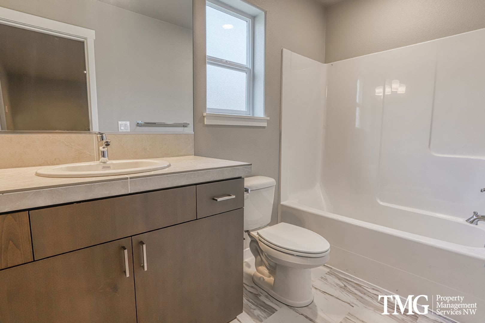 Newer Townhome in Minnehaha w/ 3 Bedroom 2.5 Bath! – photo 2