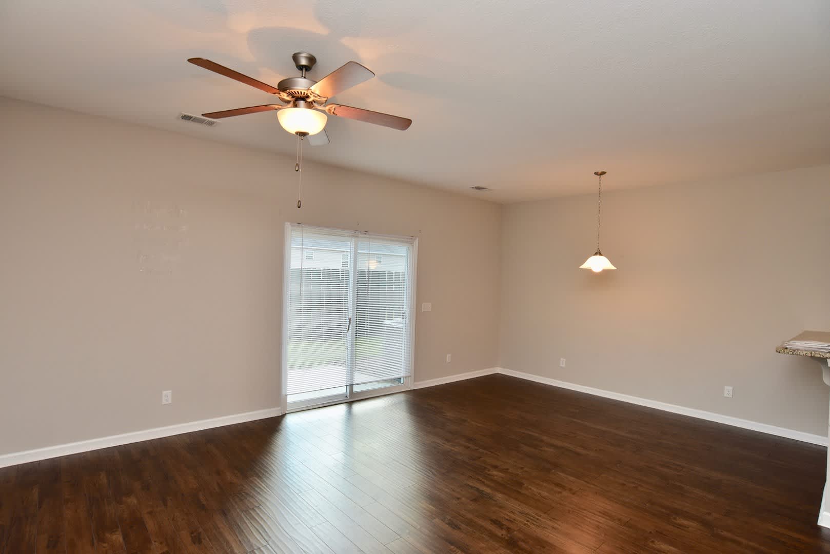 3 Bed 2 5 Bath Townhome In The Heart Of Richmond Hill – photo 2