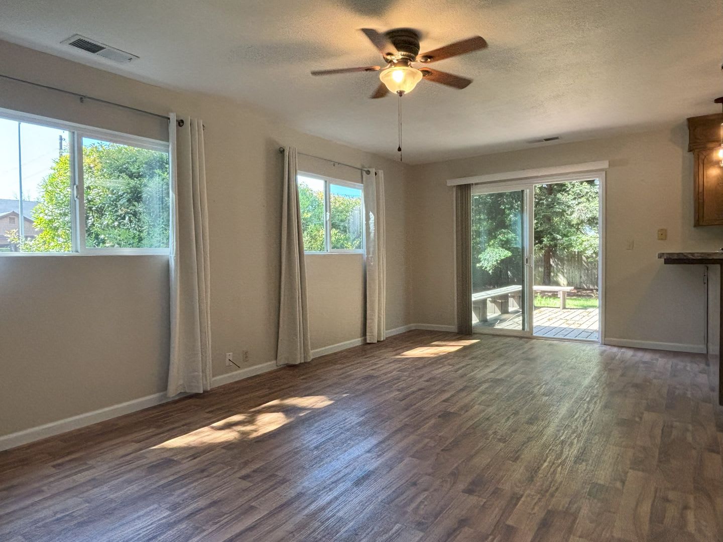 2 bedroom house with beautiful backyard! – photo 5