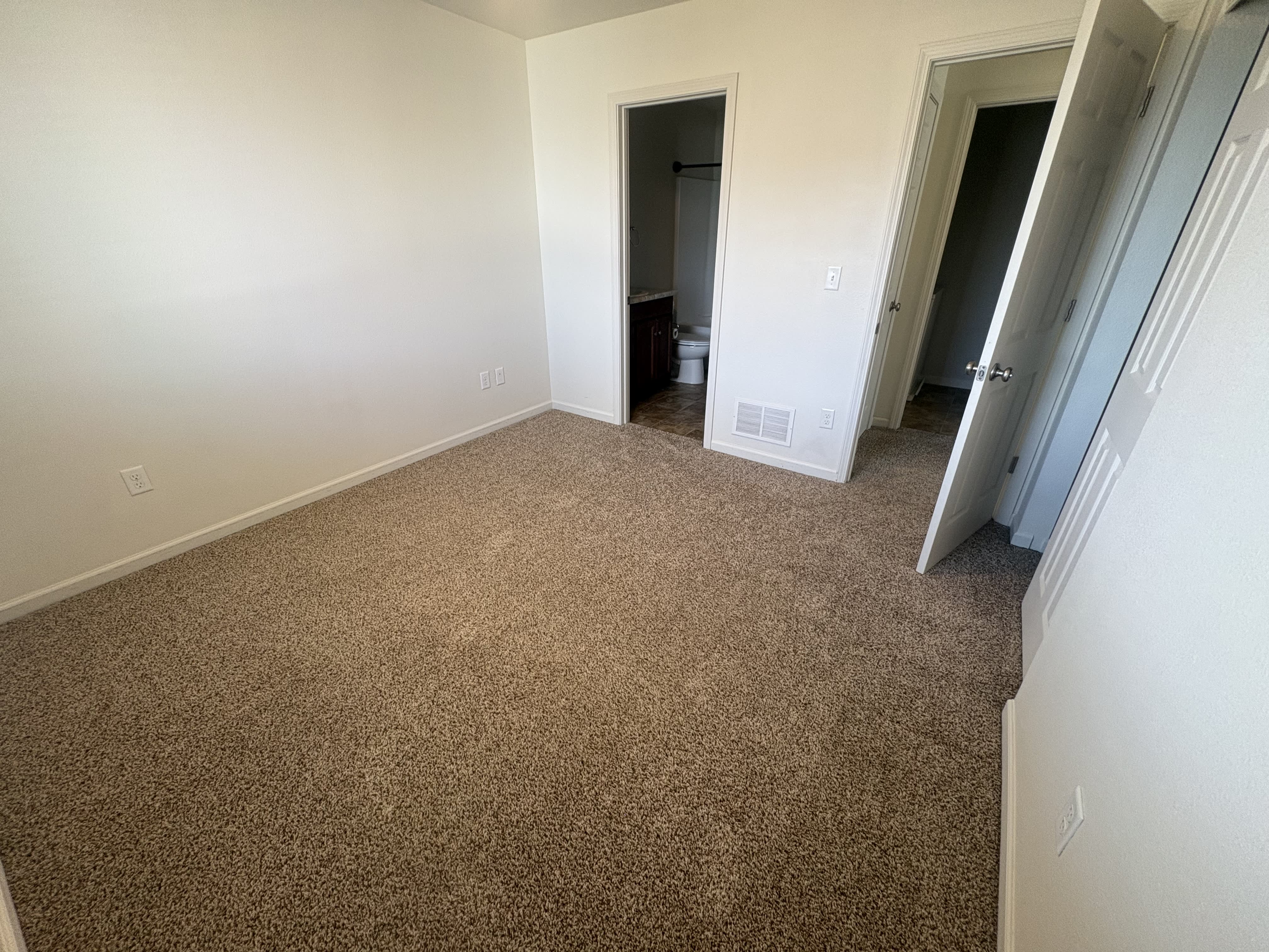 3209 11th Ave NE – photo 5
