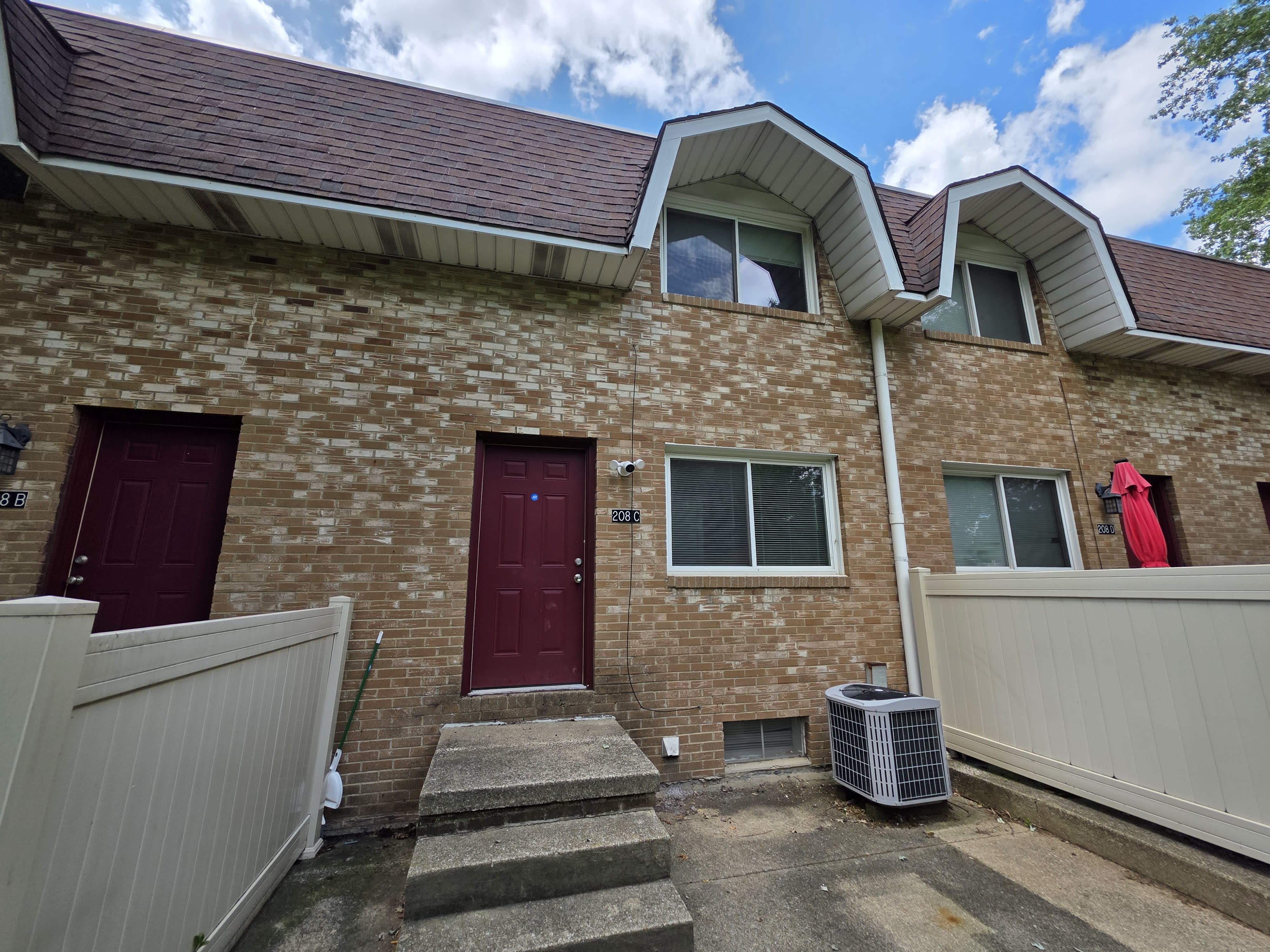 208 Northwest Ave – photo 1