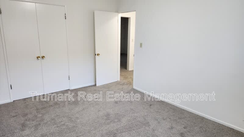 323 N Howard St – photo 5