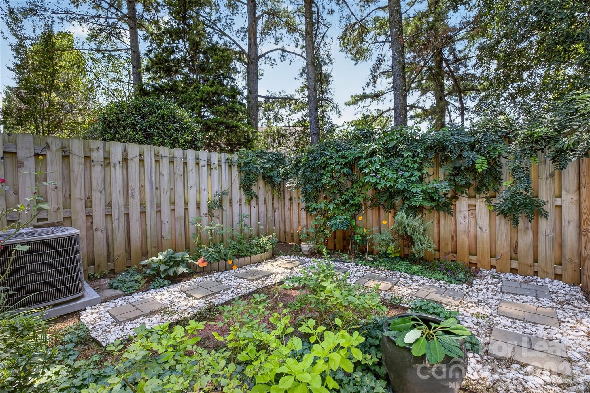 9020 Roseton Lane – photo 3