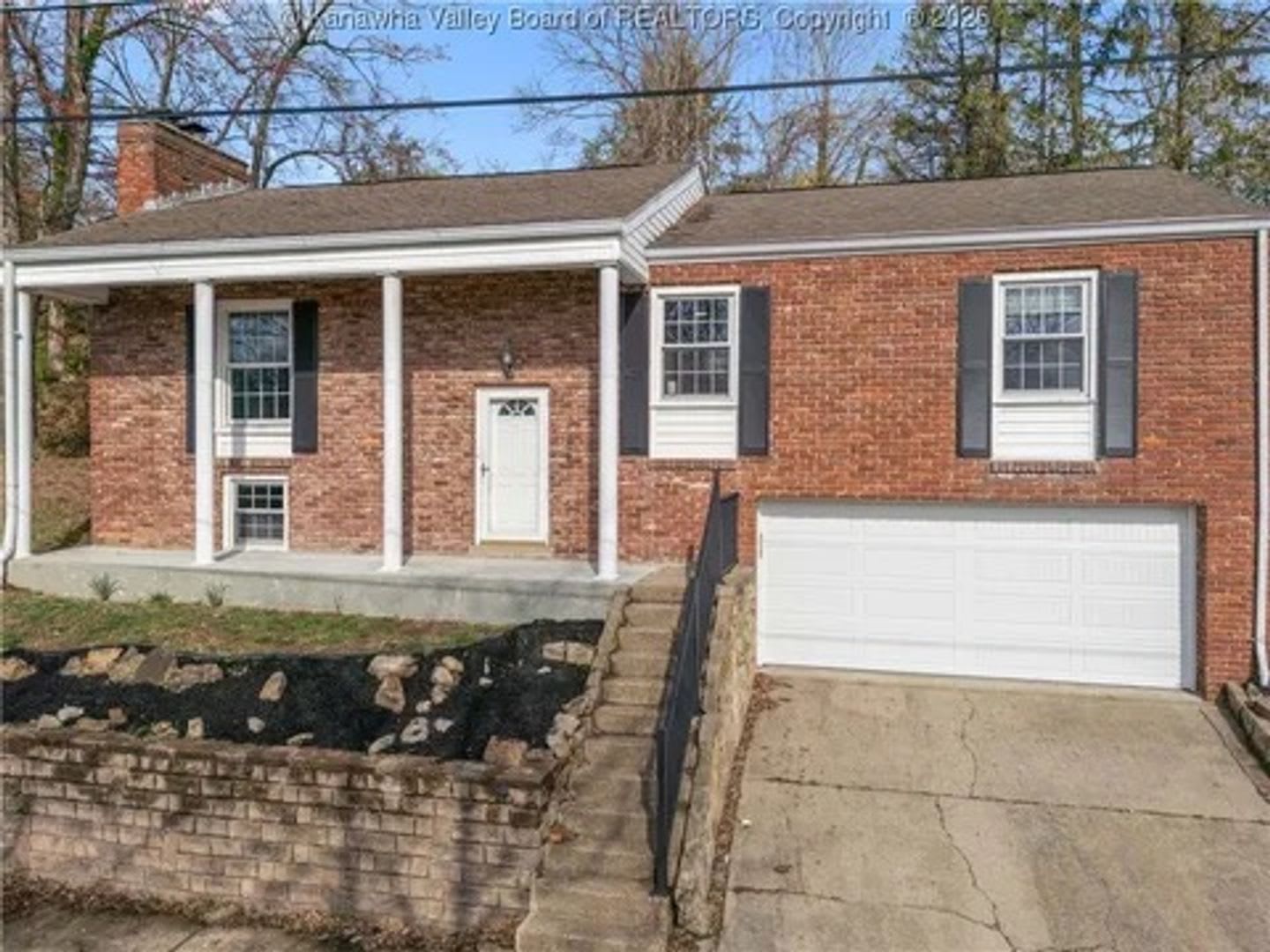 3 bed 2.5 bath single family home – photo 1