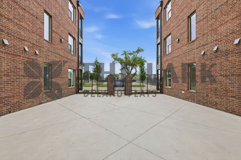 721 West Maple Street Bldg 1000 Apt 312 – photo 4