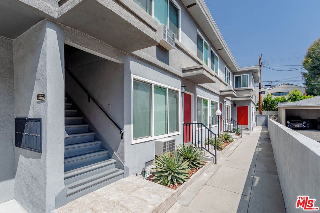 11749 Riverside Dr – photo 3